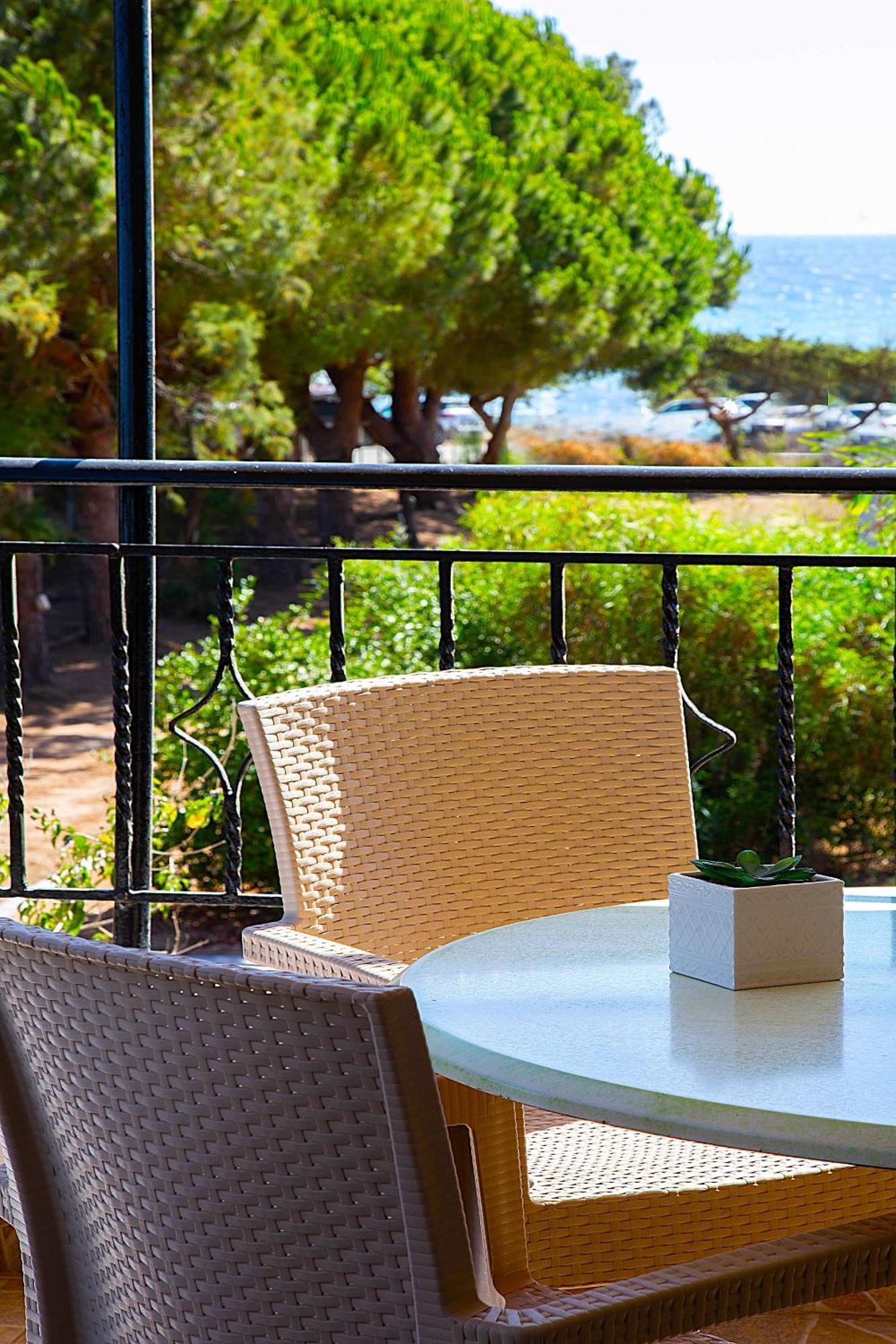 Romanos Beach Villas ภายนอก รูปภาพ