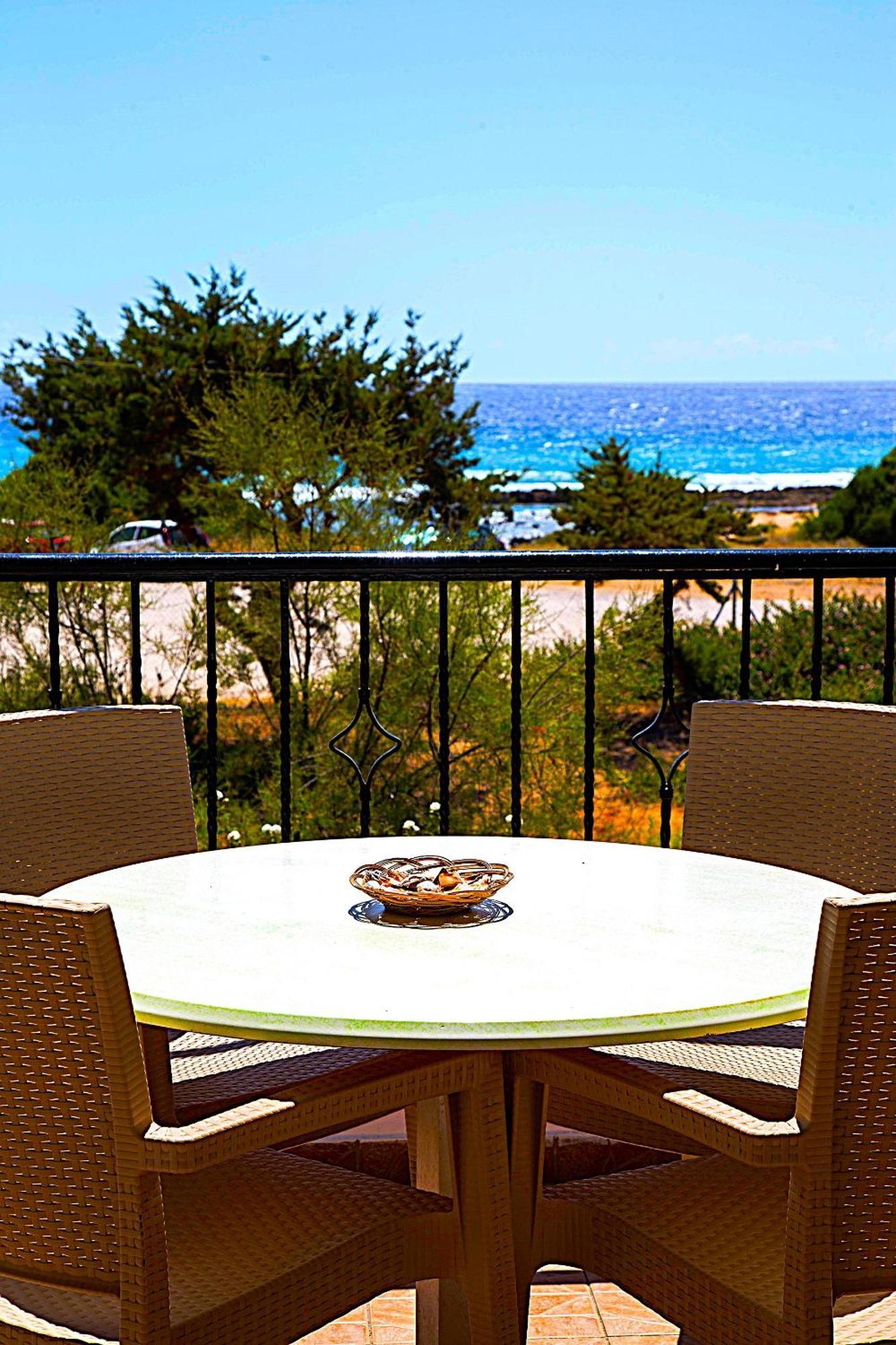 Romanos Beach Villas ภายนอก รูปภาพ