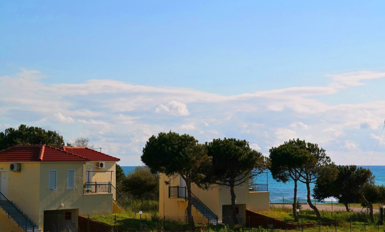 Romanos Beach Villas ภายนอก รูปภาพ