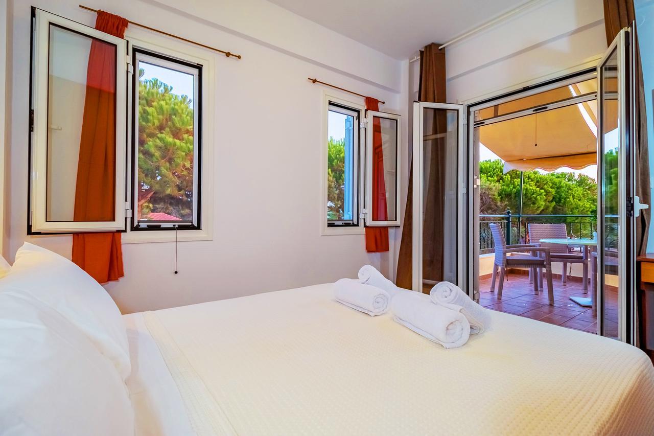 Romanos Beach Villas ภายนอก รูปภาพ