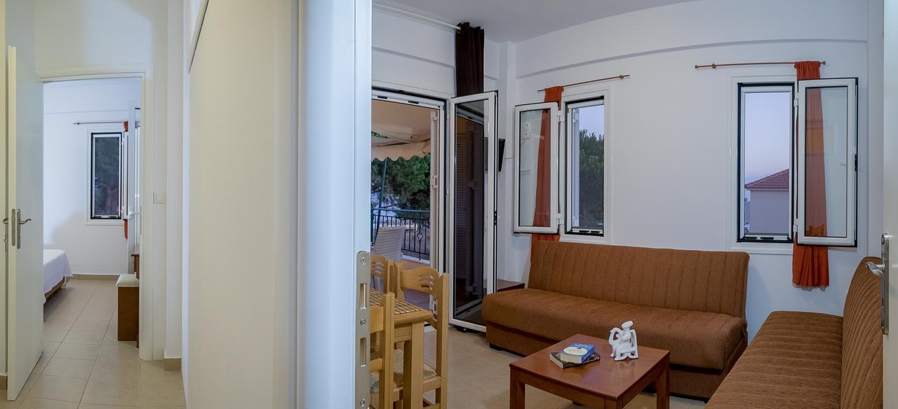 Romanos Beach Villas ภายนอก รูปภาพ